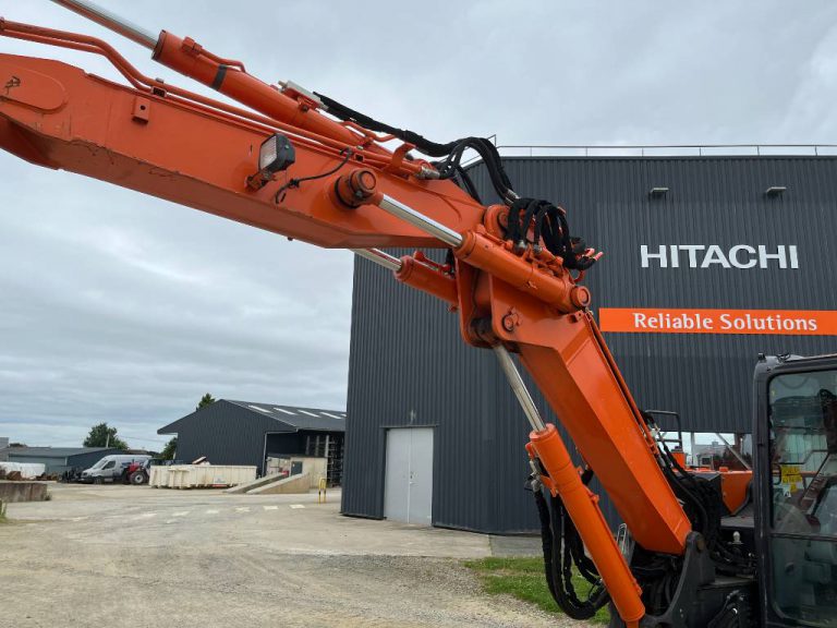 Hitachi4