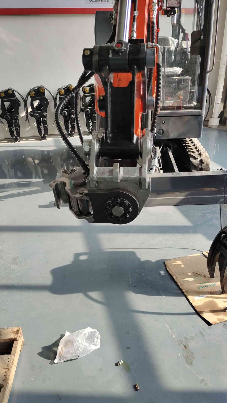 DM02 tilting quick hitch3