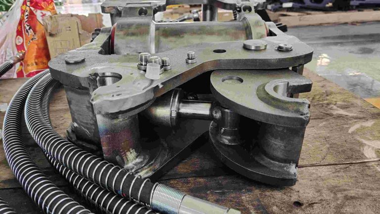 DM02 tilting quick hitch6