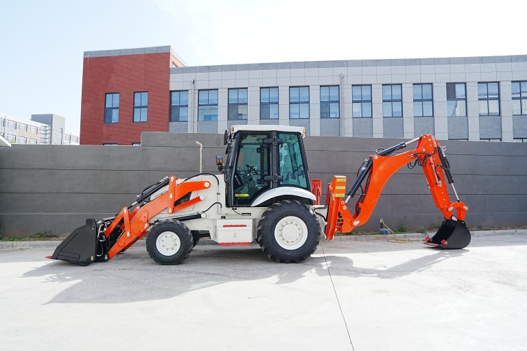 DM40-28 backhoe (2)
