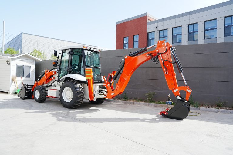 DM40-28 backhoe (3)