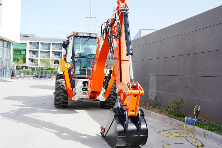 DM40-28 backhoe (5)