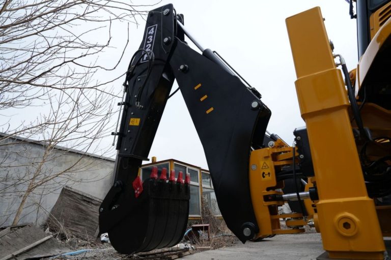 DM75 backhoe4