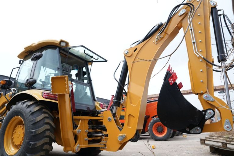 DM75 backhoe6