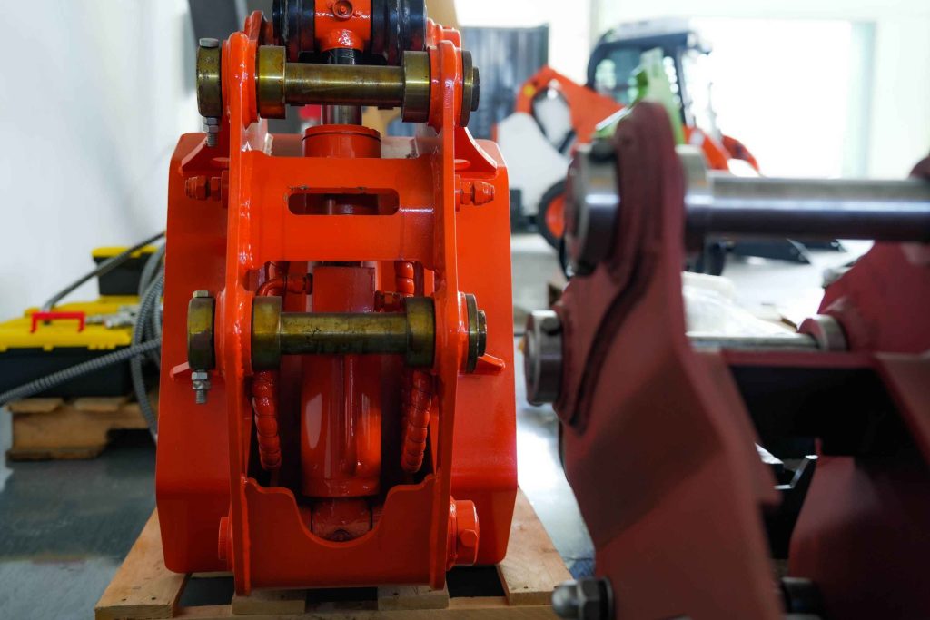 What Is a Thumb Bucket? Explore Its Role in Faster Material Handling ...