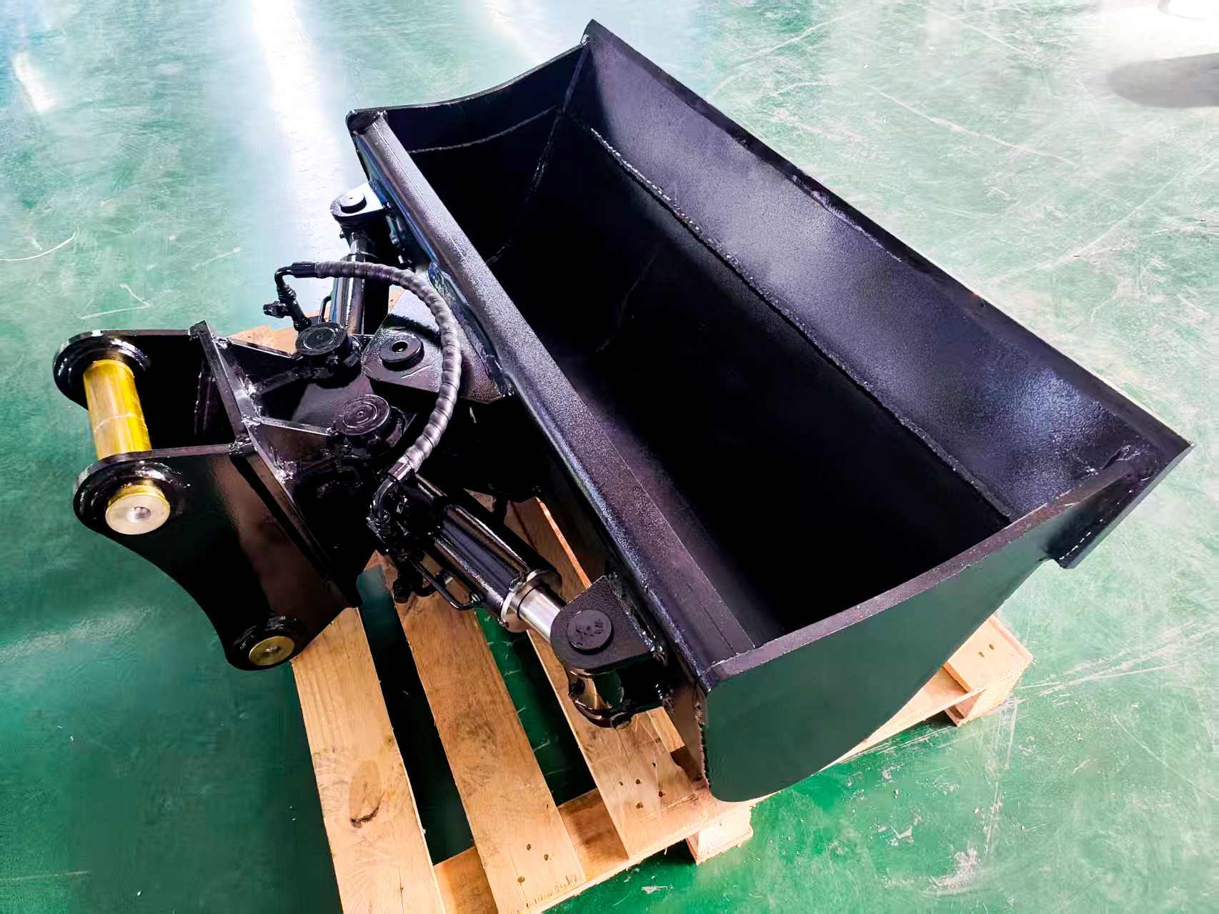 METDEEM's Tilt Bucket