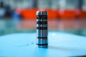 Valve in hydraulic breaker