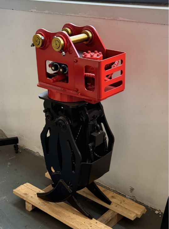 Red and black heavy‑duty excavator rotating grapple